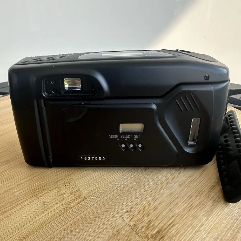 Samsung AF Zoom 777i 35mm Film Point And Shoot Camera Black Untested